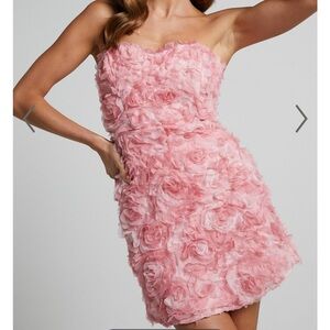 ADRIELE MINI DRESS - SWEETHEART
BODYCON 3D FLORAL DRESS in pink